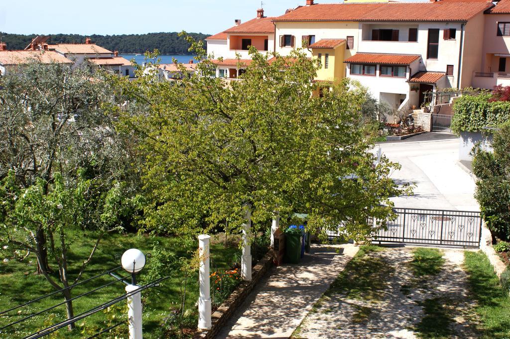 Apartments Cezar Vinkuran Exteriör bild