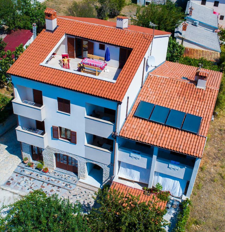 Apartments Cezar Vinkuran Exteriör bild